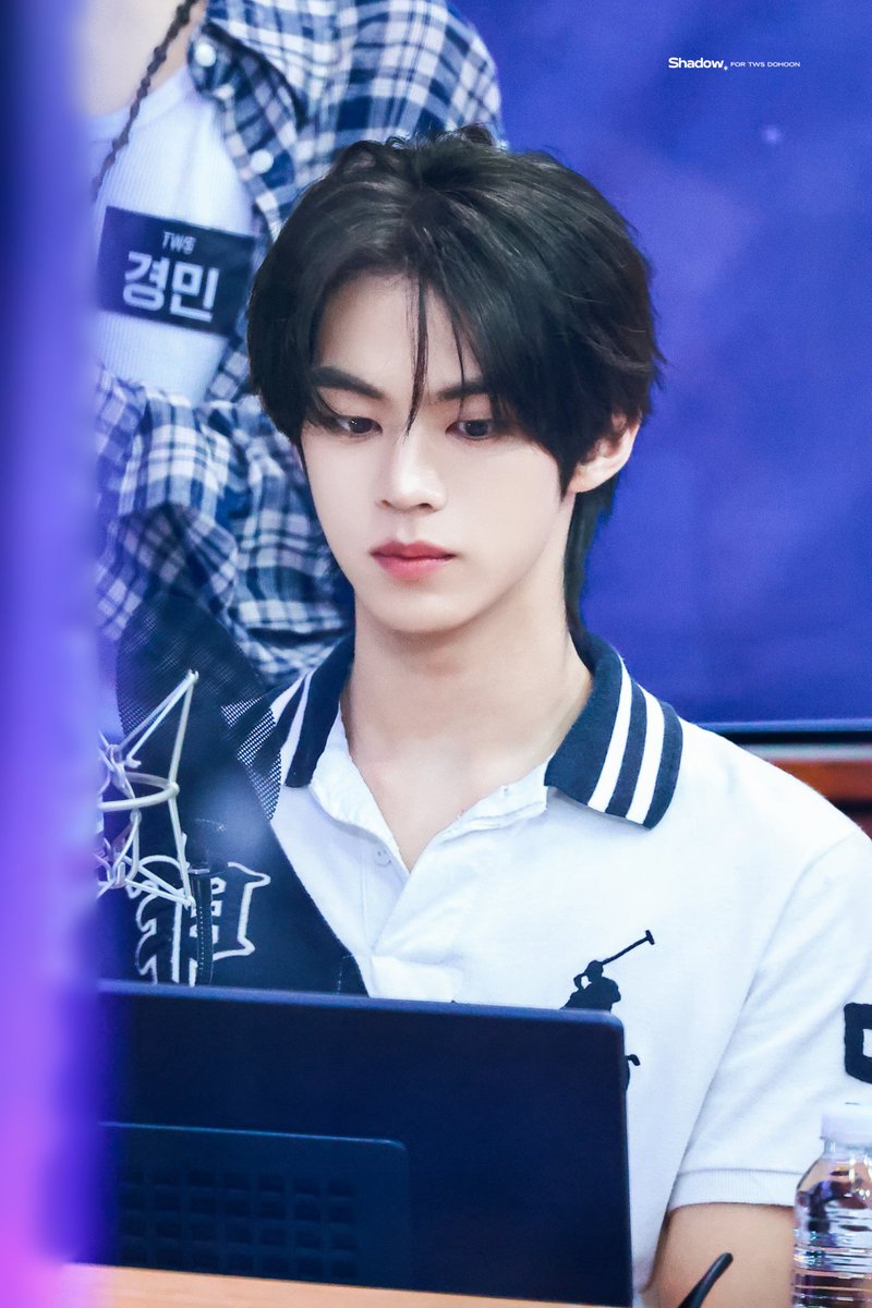 𝘚𝘩𝘢𝘥𝘰𝘸. tweet media