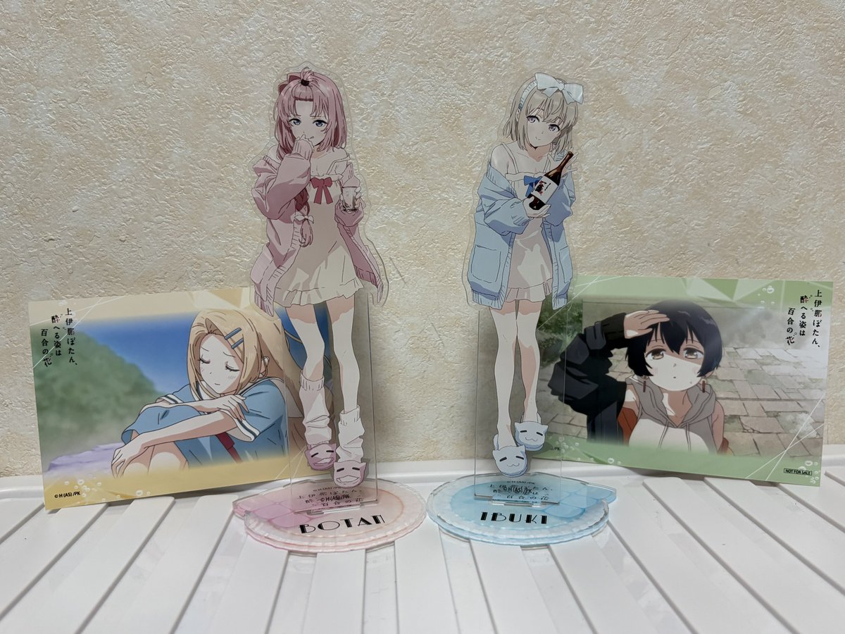 上伊那ぼたん 昨日のポップアップストアでアクスタ2つ買いましたー 