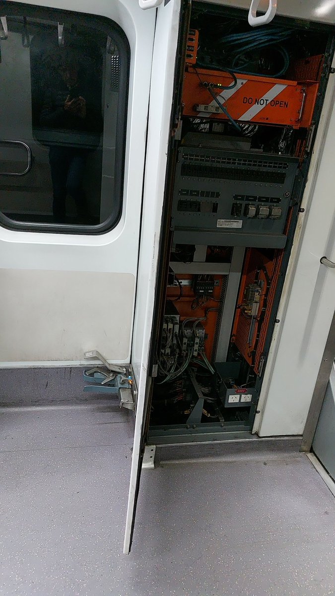 AugustoVallet's tweet photo. @Emova_arg  subte linea D coche mb 320 https://t.co/muAxxg6lyE