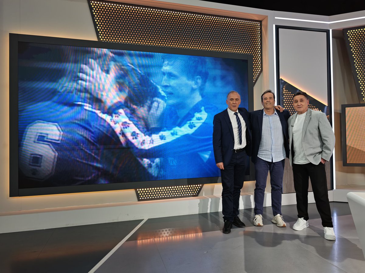 PacoGrandeTVE's tweet photo. Hola! Ya hay hora para el @VintageRTVE "Real Oviedo, 100 años y tantos días" 2 capítulos: Viernes 15 @teledeporte a las 00:00 y lunes 18 a las 00:00. Con Carlos Muñoz y @Ricardo_Bango. La mejor temporada del @RealOviedo en 1ª división y la UEFA. Una, en 100 años y tantos días https://t.co/u0gVBEWz0A
