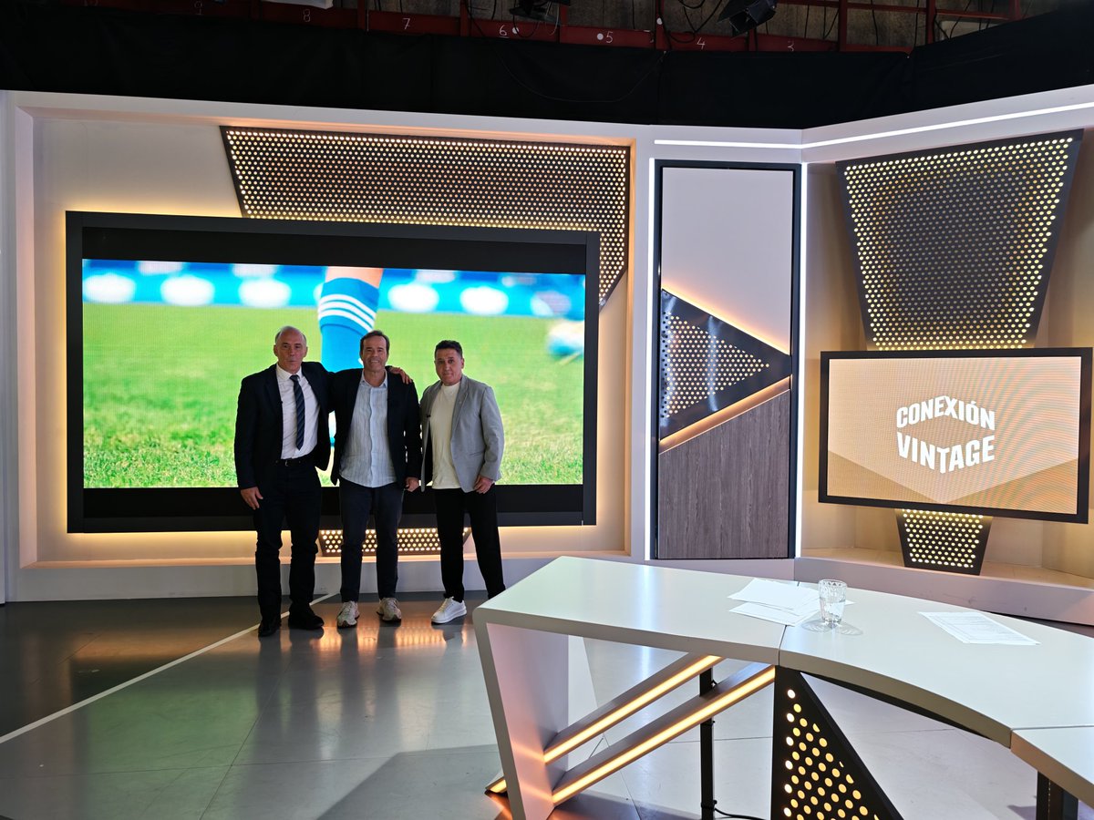 PacoGrandeTVE's tweet photo. Hola! Ya hay hora para el @VintageRTVE "Real Oviedo, 100 años y tantos días" 2 capítulos: Viernes 15 @teledeporte a las 00:00 y lunes 18 a las 00:00. Con Carlos Muñoz y @Ricardo_Bango. La mejor temporada del @RealOviedo en 1ª división y la UEFA. Una, en 100 años y tantos días https://t.co/u0gVBEWz0A