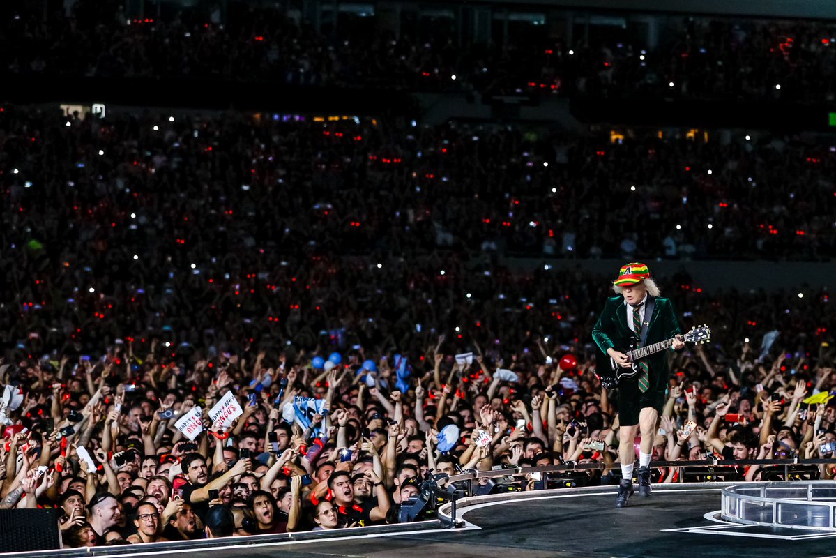 AC/DC tweet media