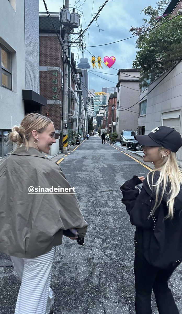 HeyoonDaily's tweet photo. Reencontro Siyoon!
Quem estava com saudades dessa duplinha? 🥹❤️

#HeyoonJeong #혜윤 #HEYOON #SinaDeinert https://t.co/YBZh7jZJpa