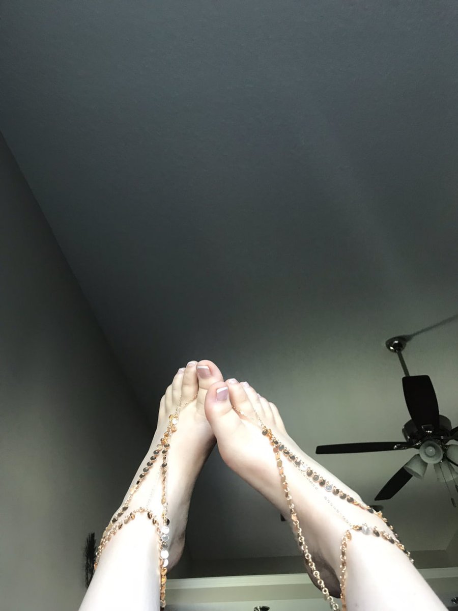 喜欢舔脚脚的主人  要是有这个链子会不会觉得硌舌头呀  还是会更兴奋呢！！！ https://t.co/LnpN9xsU08