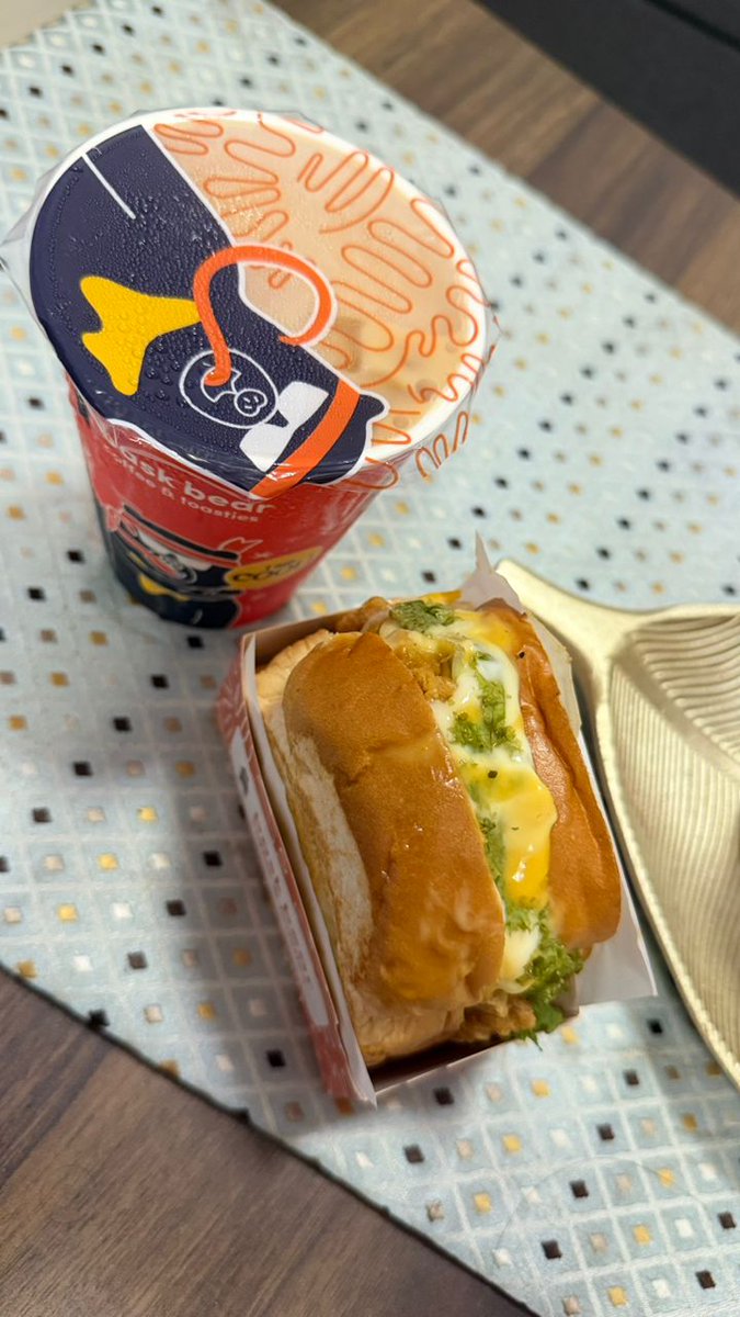 RianGoodenough's tweet photo. Lepas kerja terus singgah Bask Bear sebab officemate cakap combo dia worth it 😭 Order dalam app je then pickup terus. Toastie + drink sekali memang puas makan.

Korang dah try belum? 👀 https://t.co/tREDmfORP5