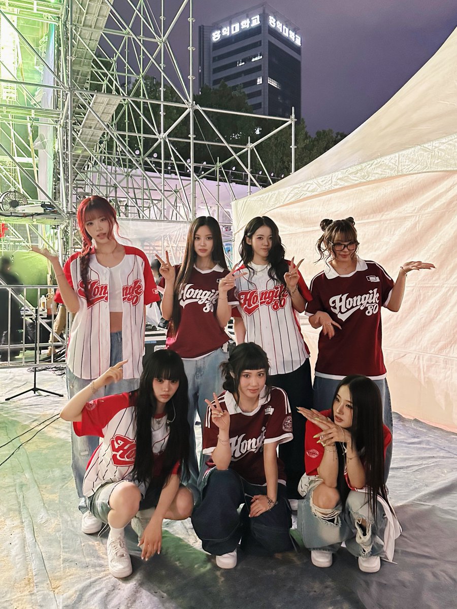 hiipe_princess's tweet photo. [📸] 2026.05.13
𝗛𝗼𝗻𝗴𝗶𝗸 𝗨𝗻𝗶𝘃𝗲𝗿𝘀𝗶𝘁𝘆 𝗙𝗲𝘀𝘁𝗶𝘃𝗮𝗹 - 𝗦𝗲𝗼𝘂𝗹 🎓

#HIIPE_Princess #하입프린세스 #ハイププリンセス #ハイピー https://t.co/IdrRnzHTF4
