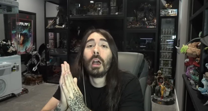 DessDaCoolest's tweet photo. Who’s under the desk charlie https://t.co/UinKidCNZa