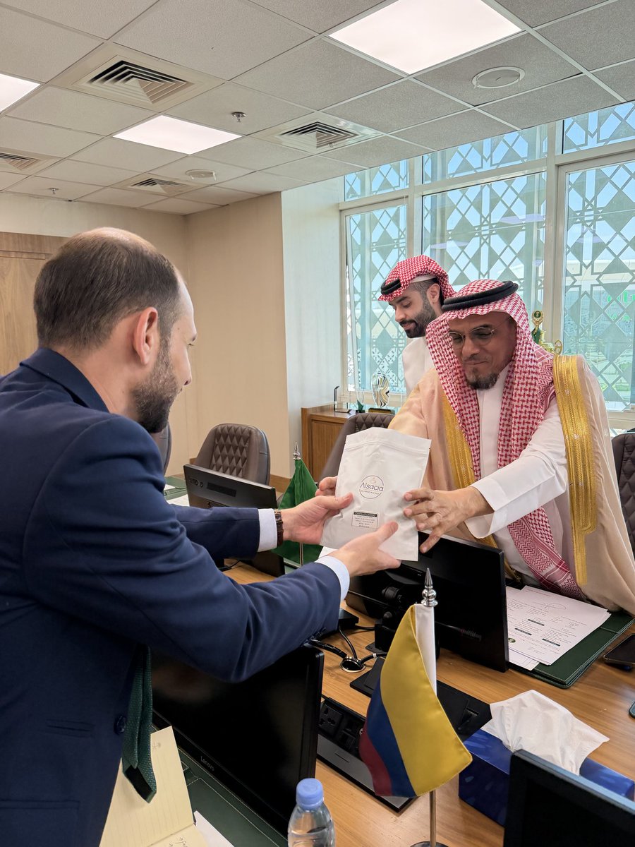 Embajada de Colombia en el Reino de Arabia Saudita tweet media