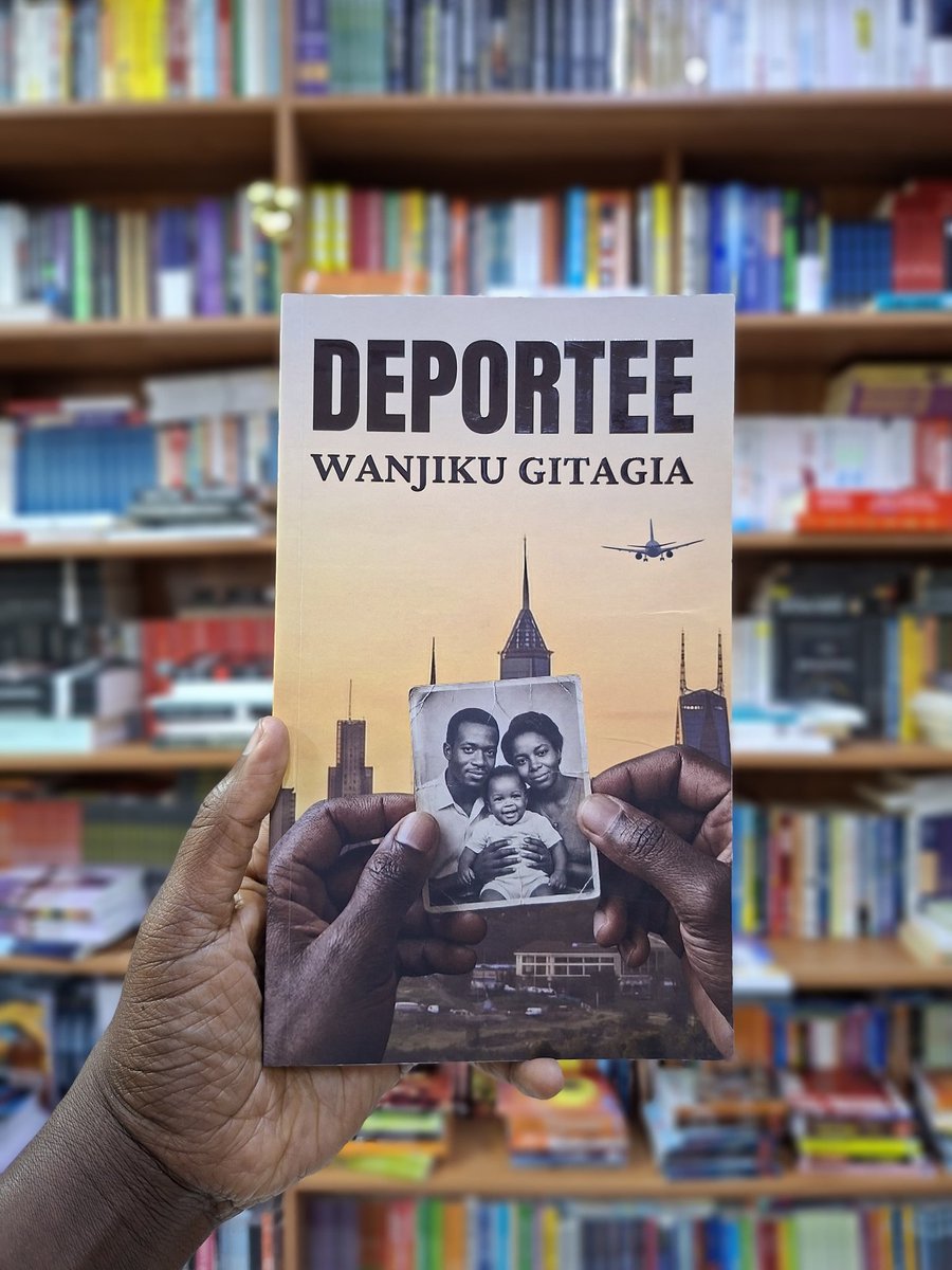C H I E F, the NuriaStore Bookseller tweet media