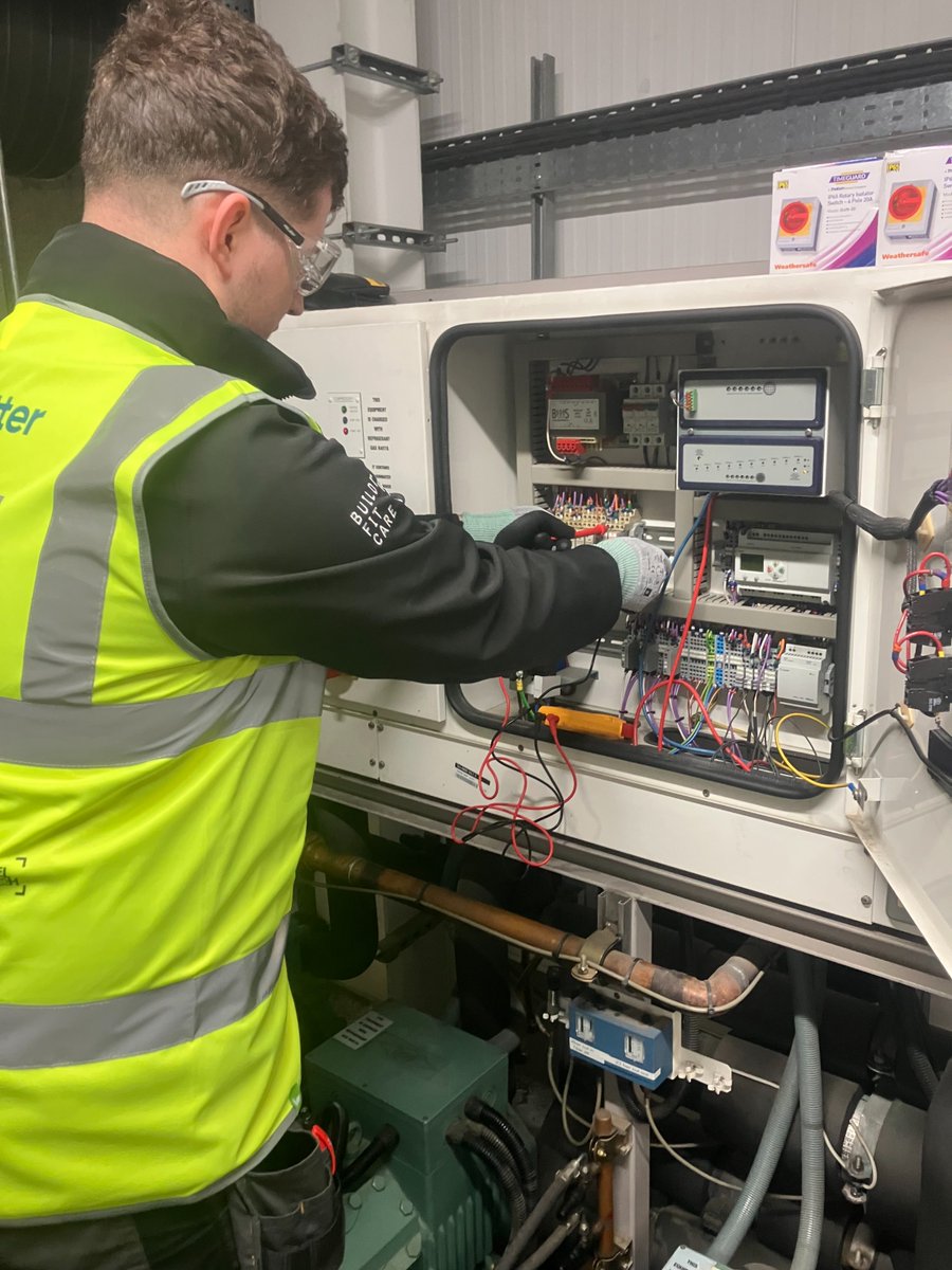 McLH_Workspace's tweet photo. It takes a TEAM! 

Today, our engineers across the UK &amp; Ireland are responding to live service requests, delivering planned maintenance and carrying out critical safety checks to keep buildings safe, reliable and performing. 

#BuildFitCare #WorldFMDay https://t.co/JjKxNzhkjz