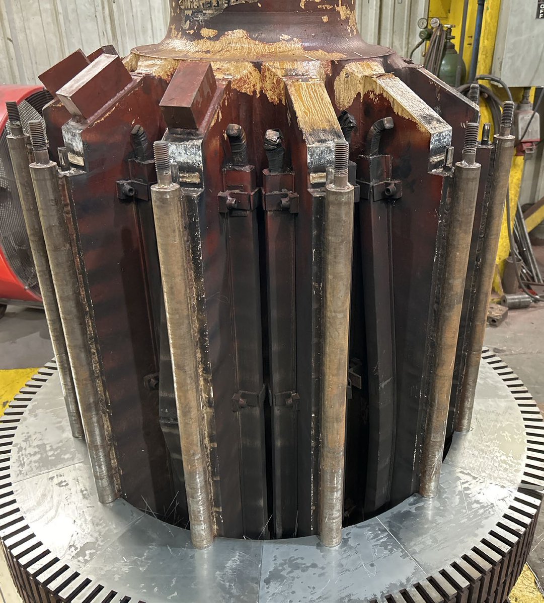 SmithServicesWV's tweet photo. From minor repairs to redesigns, Smith Services™ repaired and redesigned a 4,800 hp armature for efficiency, which can help decrease any future downtime. To learn more: https://t.co/5iCugdNYfI

#electricmotorrepair #armatureredesign #generatormaintenance https://t.co/GclQJV0AeD