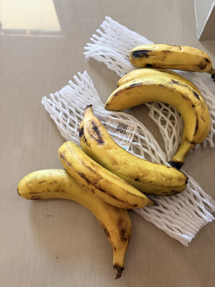 msatish009's tweet photo. @ZeptoNow @zeptocares 
Hello zepto, this is how your quality checks works. Look at the quality of your products delivered. How these are passing your quality tests? https://t.co/G7FznrKLfv