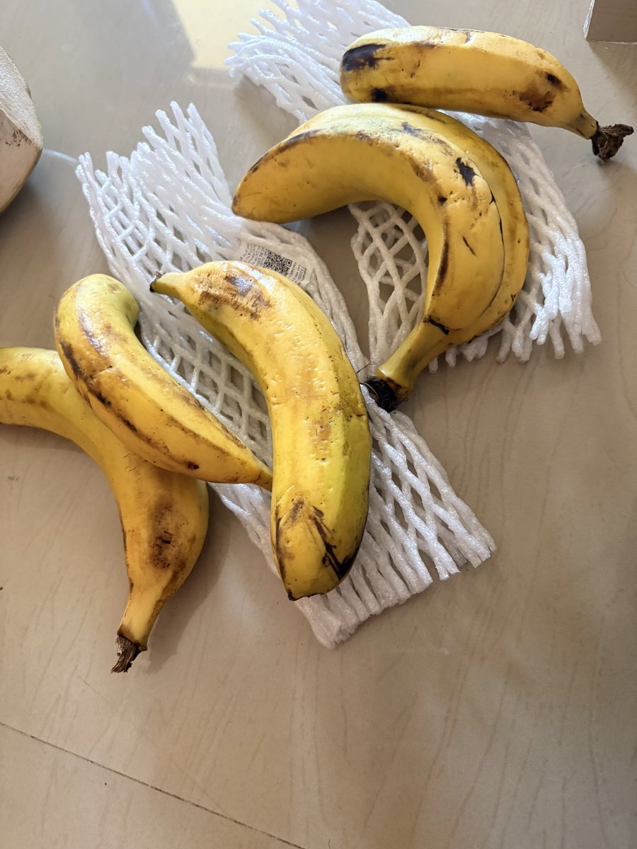msatish009's tweet photo. @ZeptoNow @zeptocares 
Hello zepto, this is how your quality checks works. Look at the quality of your products delivered. How these are passing your quality tests? https://t.co/G7FznrKLfv