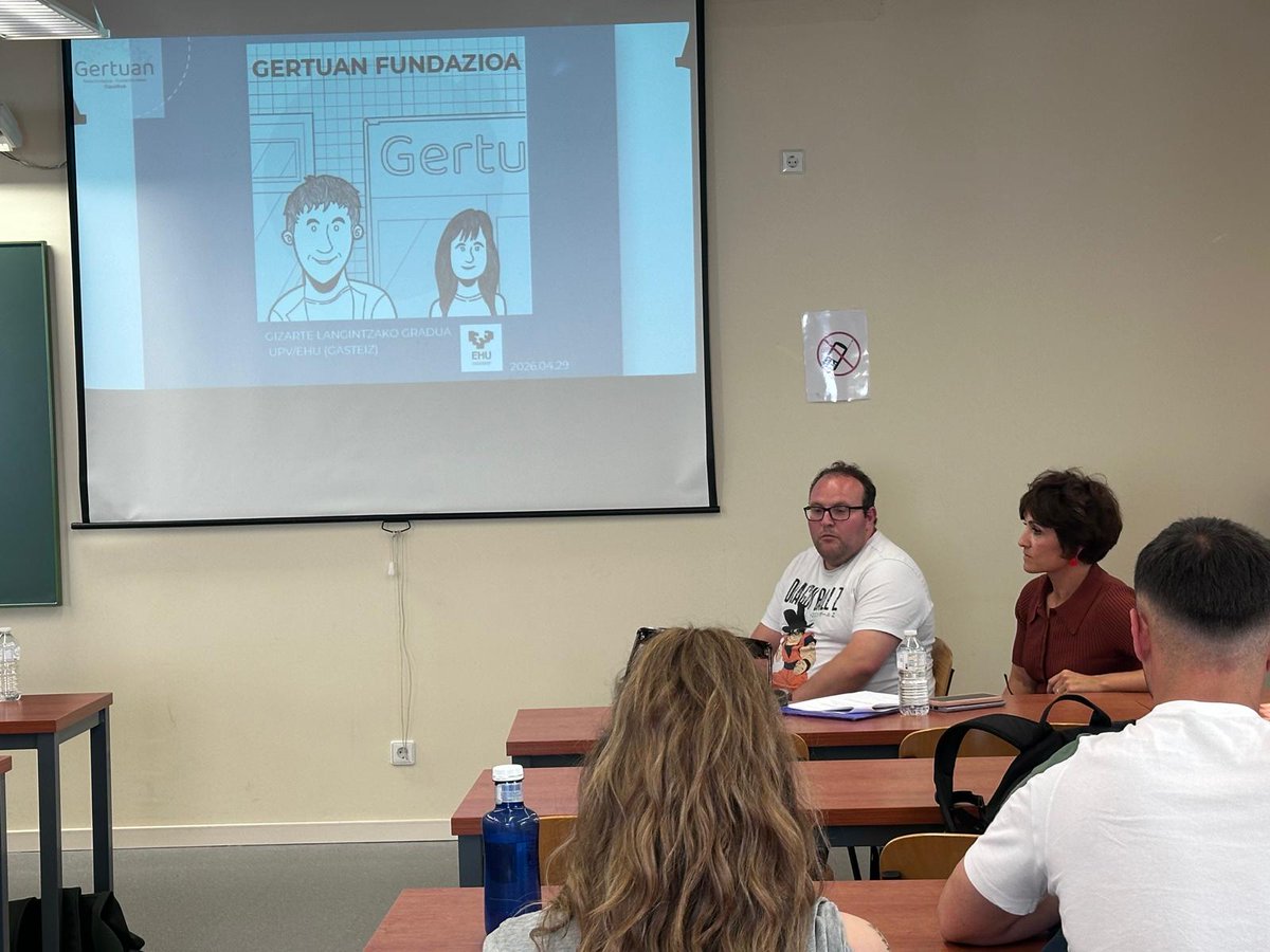 GertuanF's tweet photo. Duela egun batzuk Euskal Herriko Unibertsitateko-ko Gizarte Langintzako Fakultatean izan ginen, Gasteizen, Gertuan Fundazioa-ren lana etorkizuneko gizarte langileei gerturatzen.

Jardunaldi oso aberasgarria izan zen. https://t.co/g5KJSKTehw