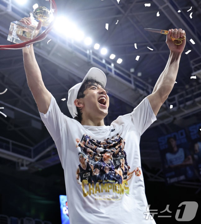 heocheonsa95's tweet photo. 260513 챔피언결정전
vs 소노
후니 기록
39:49
15PTS
6REB
5AST
2STL

#허훈

우승 ㅊㅋㅊㅋ!!!!!!!! https://t.co/HxQIban7Zm