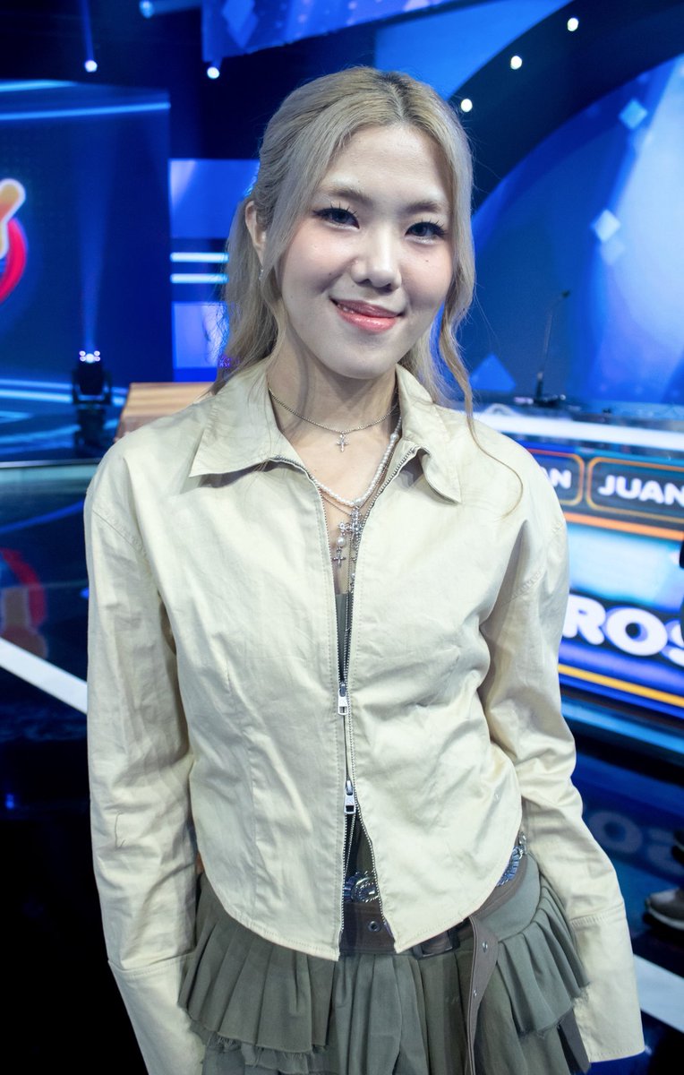 finanalaverse's tweet photo. 260513 FINA Nala at Family Feud PH

#FINAatFamilyFeudPH #FamilyFeudPH
#FINA_Nala @_nalachua @_lovefina https://t.co/IzhkeYyv0F