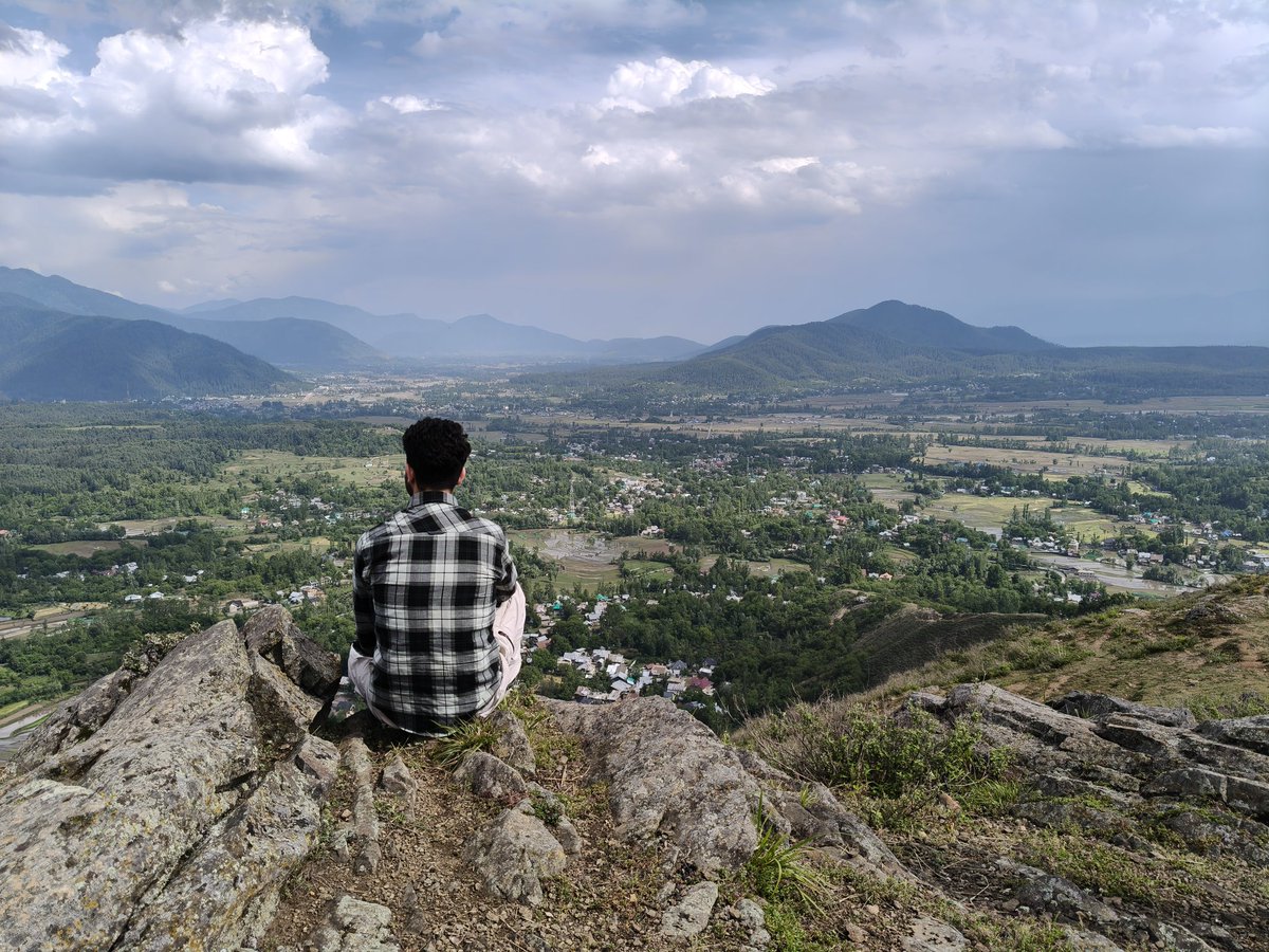 Inammpeer's tweet photo. Silence, Trees, Freedom ☁️🌍🌲 https://t.co/hqffOobFeB