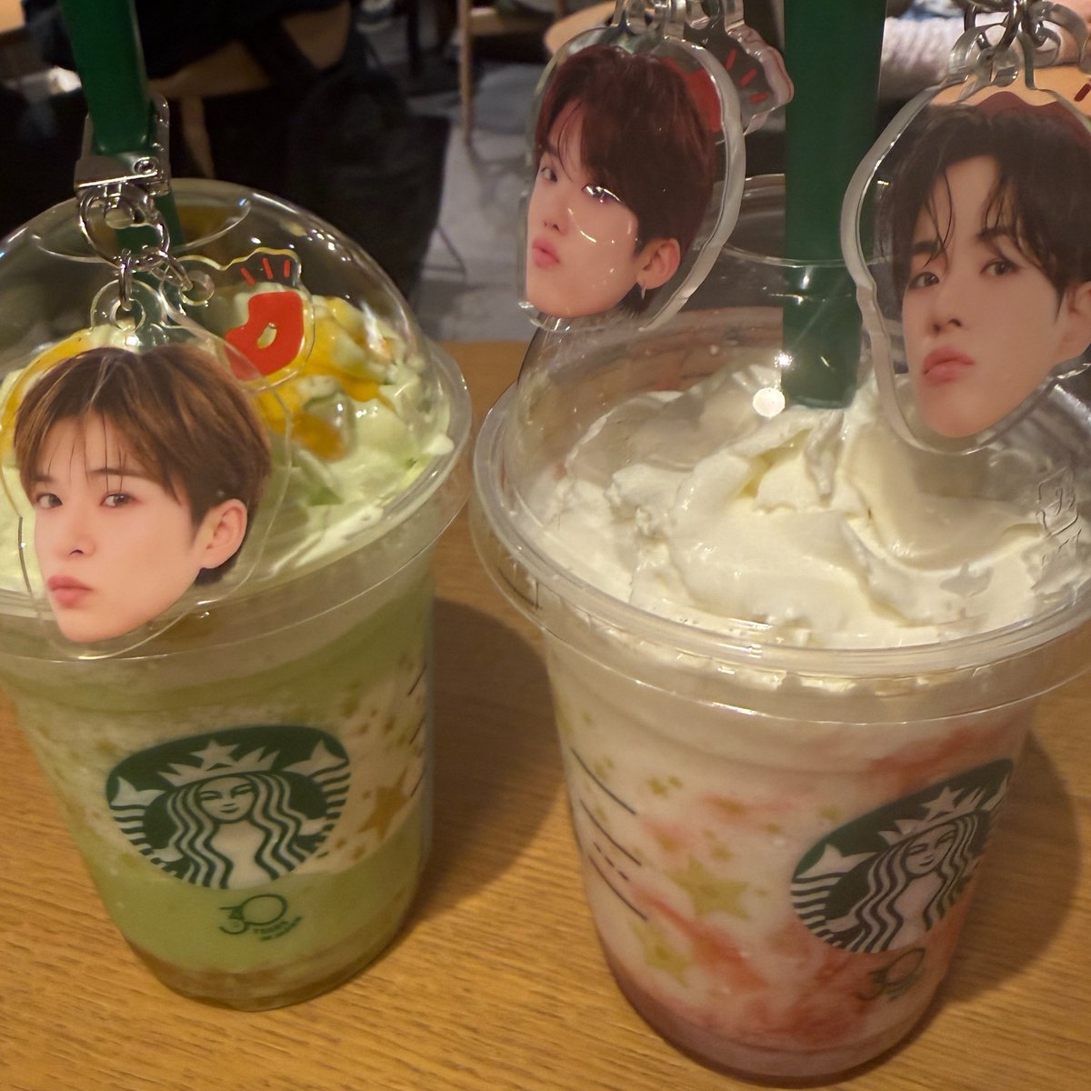 _moonbell_'s tweet photo. 予定にはなかったけど、急遽2日連続でごんちゃん🫶
ごんちゃんいなかったらバス停辿り着けてなかった気しかしない...
🇵🇭&amp;🇸🇬のお土産もありがとう😘 https://t.co/2BgZOJkXLn