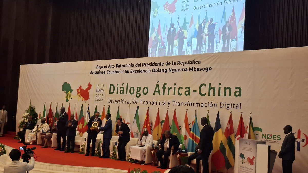 EmbaVEGuineaE's tweet photo. Asistimos a la 5ta. Mesa Redonda de Consejos Económicos  y Sociales e Instituciones Similares de África y el Consejo Económico y Social de China, realizada en el  Palacio de Conferencias de Sipopo, Diálogo África_China centrado en transformacion estructural de África.
@yvangil https://t.co/RKXXvGgyZo