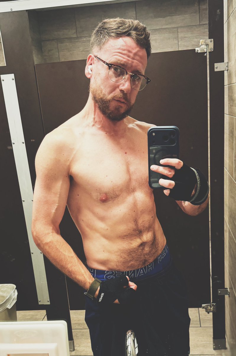 d_c_h1's tweet photo. Progress 

#gym #mlm #BodyPositivity #Progress #gymprogress #Millennial https://t.co/Jyj4CglXRr