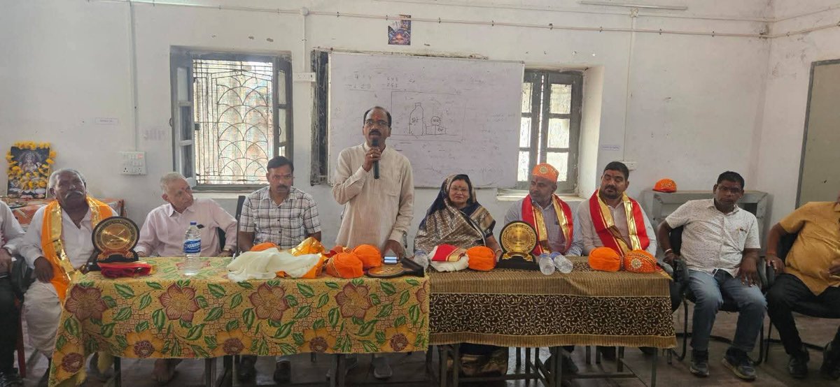 MLRawatBJP's tweet photo. 📍सलूम्बर
पीएम श्री राजकीय उच्च माध्यमिक विद्यालय, सलूम्बर में डिजिटल पुस्तकालय, संविधान कक्ष के लोकार्पण एवं डोम निर्माण के भूमि पूजन व शिलान्यास कार्यक्रम में मुख्य अतिथि के रूप में सहभागिता की। अध्यक्षता- श्रीमती शांता देवी जी स्थानीय विधायक।
#PMSRI #school #education https://t.co/lnkfnGyPQh