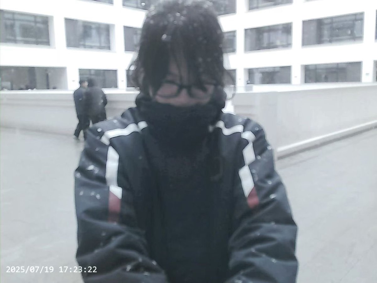 墨迹炸了 tweet media