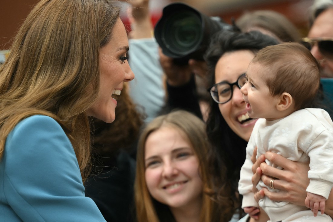 michaelrye's tweet photo. Catherine, Princess of Wales greets people outside Reggio Emilia's town hall as part of a two-day visit in Italy 📸 @GettyImages @AFP https://t.co/V5B6hU8MqJ