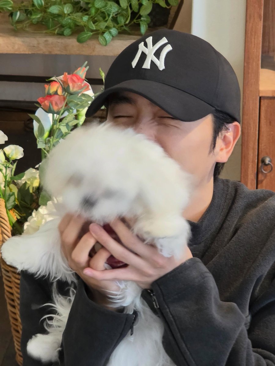 기준 tweet media