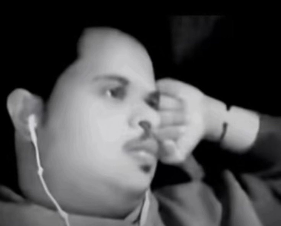 rxrw2's tweet photo. طالعين ندور مكان فيه حمير تنركب لان بنت اخوي ودها تركب حمار 
طيب حصان يابنت 
لا حمار بالتحديد https://t.co/nZWKqp2Og9