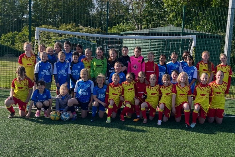 poshfoundation's tweet photo. We had more friendly game action at Nene Valley Community Centre last night as our #PLKicks Girls Only group took on Langtoft United Valkyries!

Great to see everyone come together and enjoy a game of football!

#pufc | @PLCommunities https://t.co/zvLVQMNsjo
