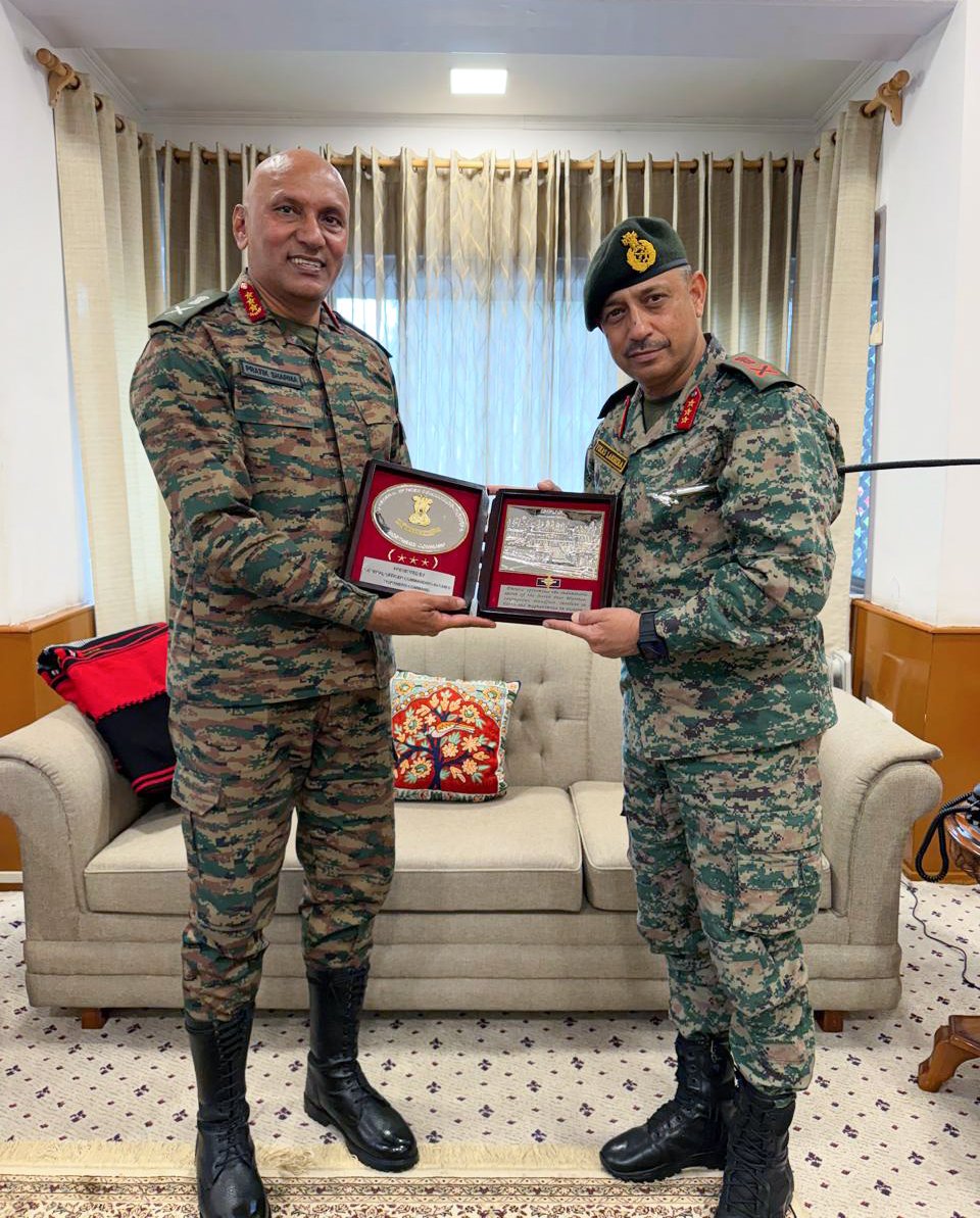 DG ASSAM RIFLES CALLS ON GOC-IN-C NORTHERN COMMAND AT SRINAGAR Lt Gen ...
