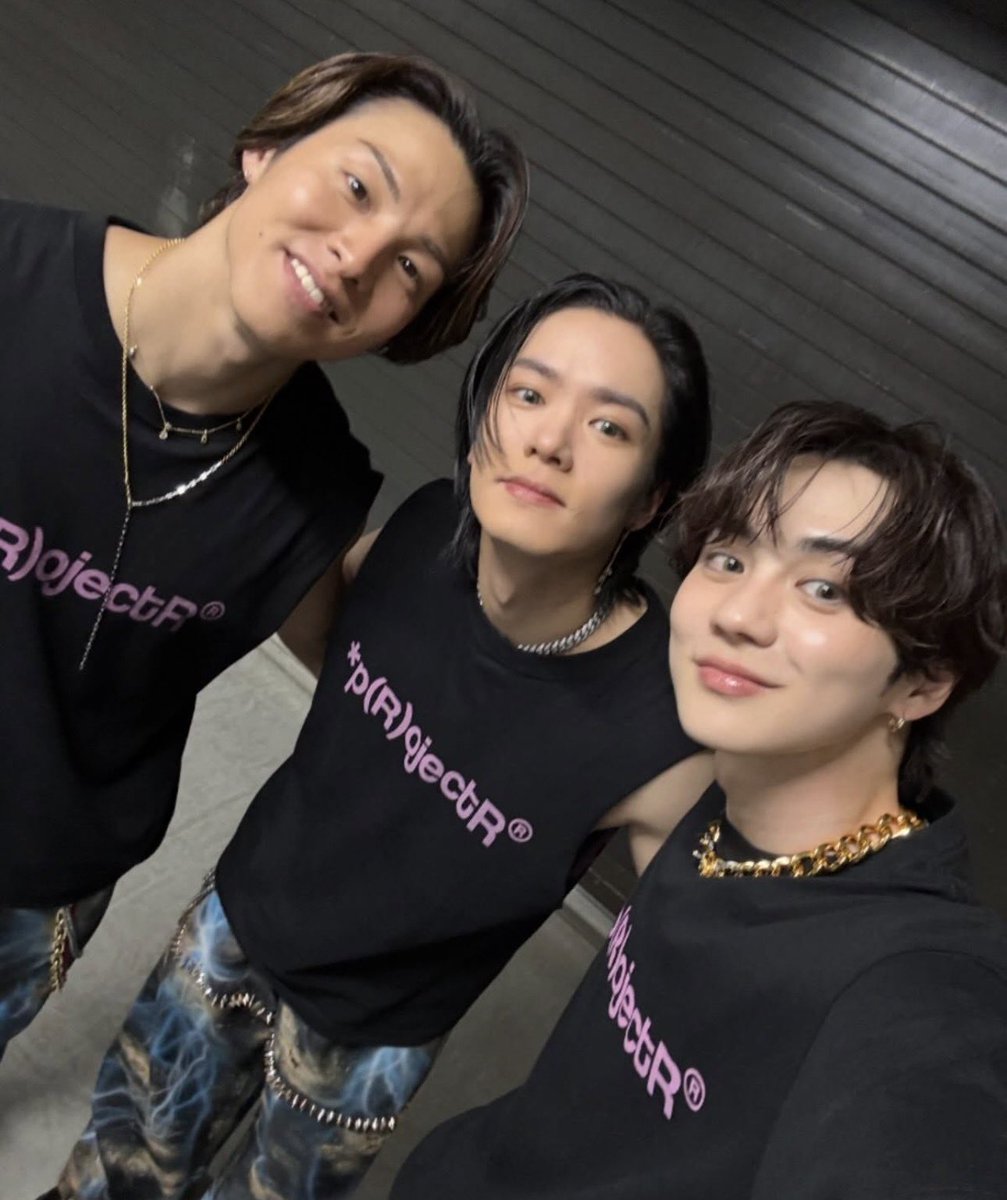 rujam_miu's tweet photo. おかえり😭
ほんとに感動した、大阪来てよかった😭 https://t.co/NfsD5vXxej