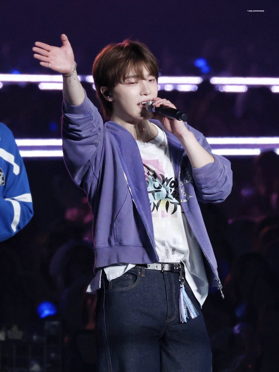나나 tweet media