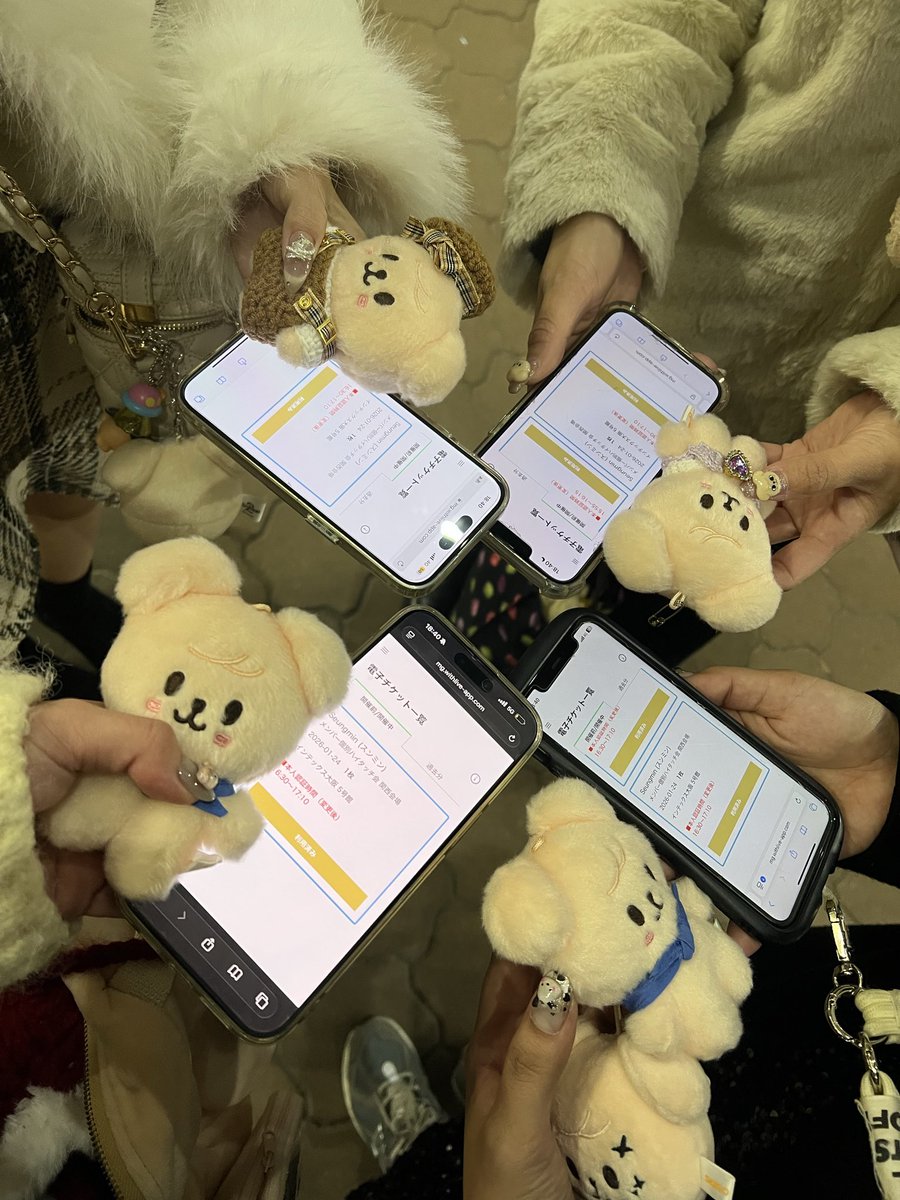 snmno22's tweet photo. 今更感すんごいですが、、、
オフイベでのスン会🐶🐶🐶🐶🐶❤️‍🔥
無事に会えて、しかも2日間も🙏🏻嬉しかったです、またぜっったいに🤝🏻ぱぴ可愛い〜〜〜 https://t.co/RU8xSG9M6c