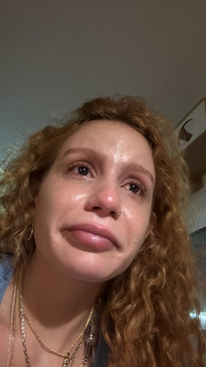 shelovesbiazin's tweet photo. eu sabendo que não sei quando é o próximo show da carol biazin que irei: https://t.co/zBQpJkTrAu