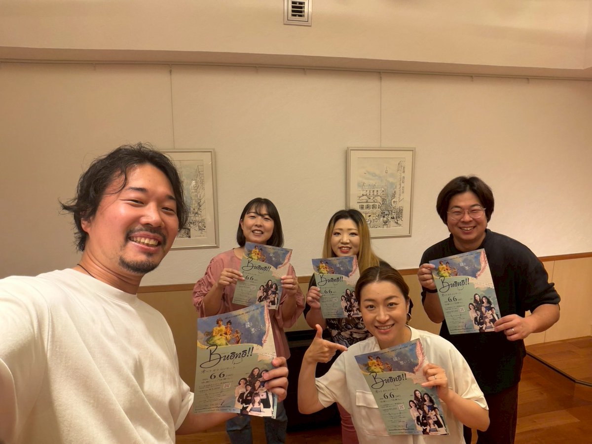 Buono_Opera's tweet photo. こんにちは！
Buono!!です😊
さて、今回のコンサートのテーマは『手紙』✉️
作品中に手紙が出てくる作品からプログラムを組んでみました🎶
あの有名な曲や、あんな曲も？😳
今回のお写真たちの中には男性２人の練習風景が❗️✨
どの作品の曲なのでしょうか？🤔✨
皆さん、是非予想してみてくださいねー🎶 https://t.co/NKpF4mFbwl