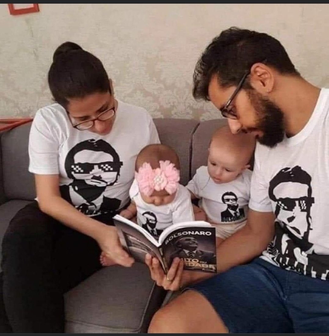 c0med0rdeb0sta7's tweet photo. Nem inteligência artificial é capaz de criar uma foto tão linda https://t.co/ZWx4TBUGcl