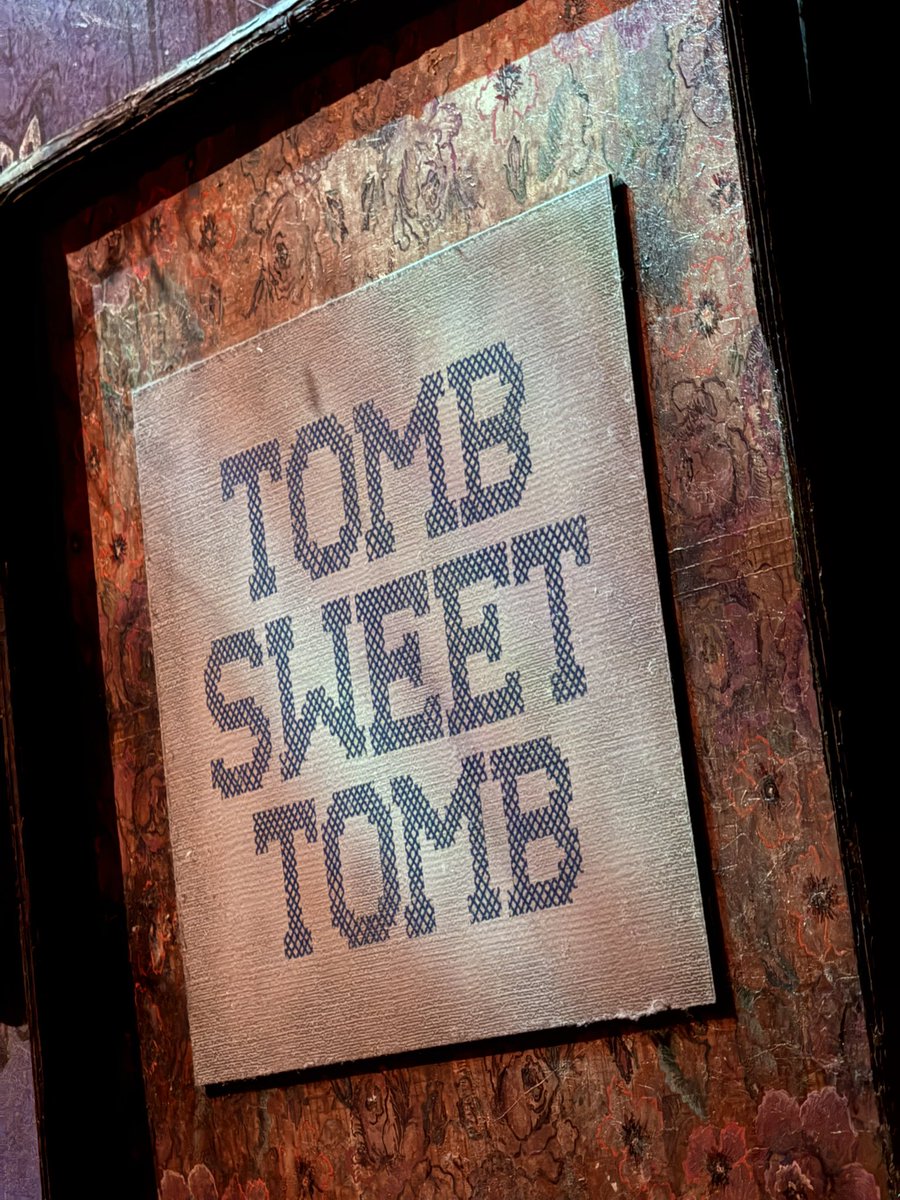 themeprkconnect's tweet photo. Tomb Sweet Tomb 🪦 @Disneyland 

#HauntedMansion #HatboxGhost #NewOrleansSquare #Disneyland https://t.co/YkOToeqwP7