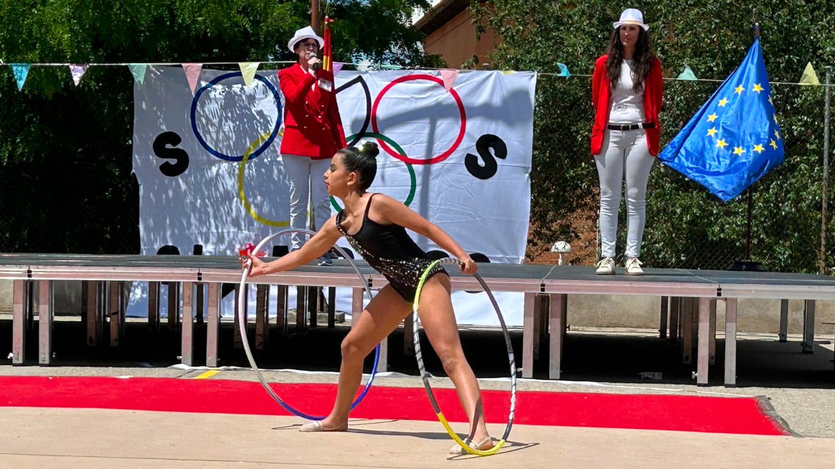 HijasCaridadEC's tweet photo. ¡Ya están aquí las IV #OlimpiadasVicencianas2026! 🏅  

Dos jornadas para disfrutar, convivir y compartir grandes momentos entre alumnos de 6º de Primaria de los #ColegiosHHCC
 
Arrancamos con la apertura y el desfile oficial. #UnViajeQueMereceLAPena ✈️ https://t.co/HnfFH8ipie