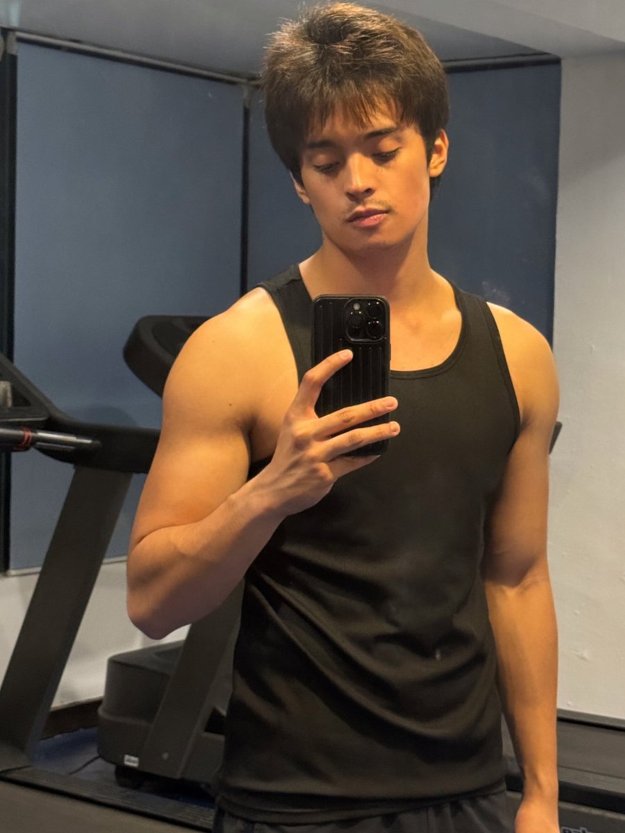 gelograph's tweet photo. SANDALI NAMAN KD 😍 https://t.co/sA2cYC6FY6