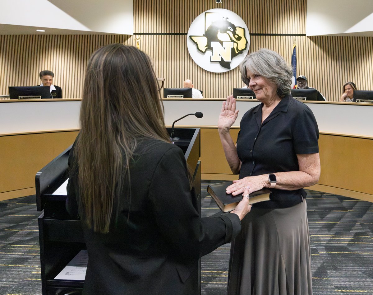 NacISD's tweet photo. During a meeting Tuesday, three board members were sworn in for new terms. Farshid Niroumand was re-elected for the At-Large position. Leabeth Abt ran unopposed and was re-elected in District 2. Demond Jackson ran unopposed and was elected to a first term in District 3. https://t.co/hbo5jJpsVf