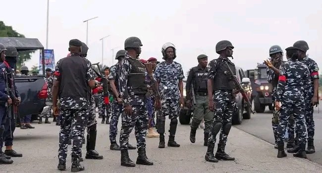 DanKatsina50's tweet photo. GOOD NEWS: This morning, security operatives from the Musawa and Matazu Police Divisions successfully repelled an attempted attack on Gwarjo town, Matazu LGA of Katsina State by suspected bandits.

The bandits reportedly fled after an intense exchange, abandoning a newly acquired motorcycle, two AK-49 rifles, ammunition and a mobile phone at the scene.

Authorities are expected to intensify follow-up operations using the recovered items for intelligence gathering.

Commendation to the officers and personnel of the Nigeria Police Force for their swift response and bravery in defending the community. May their efforts continue to bring lasting peace and security to the region. Amen.