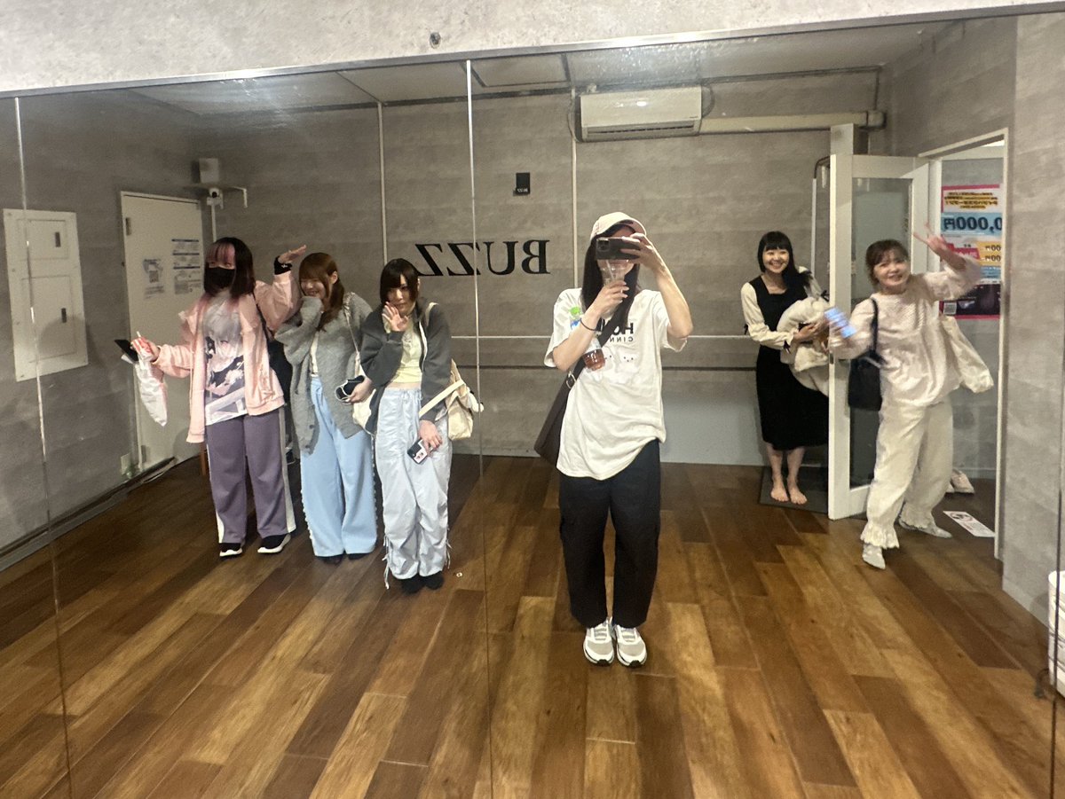 xheartofheartsx's tweet photo. 【 #ハーツライブ情報 🩷💚】

5/17(日)📍秋葉原Galaxy

🎫予約2500円/当日3000円(別D代)
🎤12:00〜12:20 /📸 12:30〜途切れ次第

予約 https://t.co/pTOWK8L63B

👧🏻出演メンバー(予定)
あずにゃん@HOH_azurinrin 
ぴん@HOH_pin 
なの@MP_nano_ 
なつめ@HOH_natsumedayo 
ゆあ@HOH_yua 
りと@HOH_RITO 

久しぶりの外部ライブ予定です♪
出演はお昼を予定しています✨
よろしくおねがいします☺️
