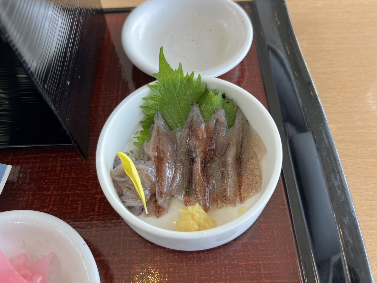 tabi_daibutsu's tweet photo. ホタルイカミュージアム2階の食堂で蛍烏賊御膳。沖漬け以外はひと通り食べられる。

◾️富山2026年4月 https://t.co/dXpQ9Jshts