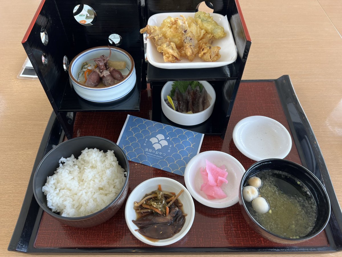 tabi_daibutsu's tweet photo. ホタルイカミュージアム2階の食堂で蛍烏賊御膳。沖漬け以外はひと通り食べられる。

◾️富山2026年4月 https://t.co/dXpQ9Jshts