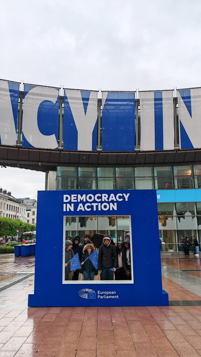 DGS_MFL's tweet photo. Students enjoyed an informative session about the European Parliament, followed by a treasure hunt through the heart of Brussels in search of the famous Jeanneke Pis. Despite Belgium’s confusing weather 😕, we had a fantastic time exploring the city! @DartfordGS @MissMDgs https://t.co/RrcyHVvUk4