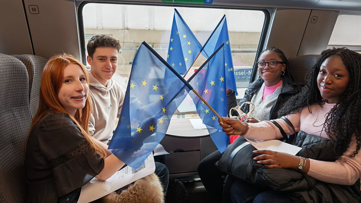 DGS_MFL's tweet photo. Students enjoyed an informative session about the European Parliament, followed by a treasure hunt through the heart of Brussels in search of the famous Jeanneke Pis. Despite Belgium’s confusing weather 😕, we had a fantastic time exploring the city! @DartfordGS @MissMDgs https://t.co/RrcyHVvUk4