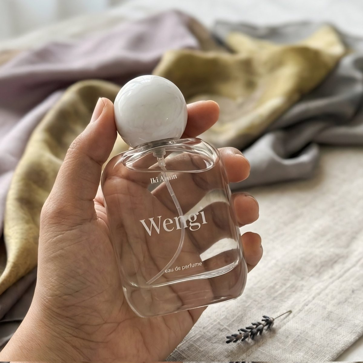 _moodwithme's tweet photo. Tiap pake parfum ini pasti orang nanya "pake parfum apa?"  Ketahanannya juga oke banget. Wajib punya buat pecinta wangi kunti core 😭 https://t.co/AW6RvxDrHz