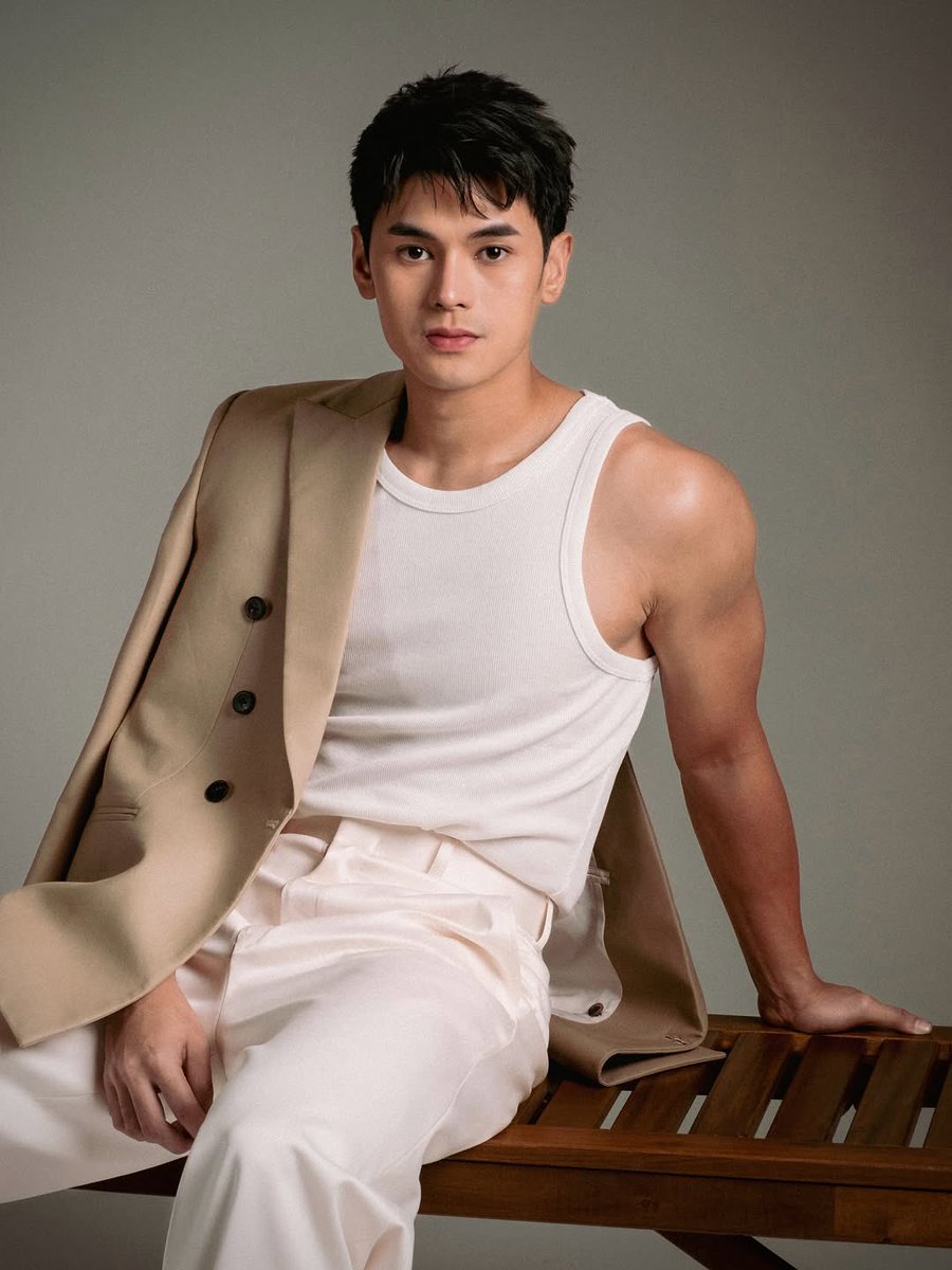 dhurniel2's tweet photo. Dustin Yu looking dashing in photos of his birthday shoot on IG. 😎 
Happy birthday once again @dustinyuu 

DUSTIN YU AT TWENTYFIVE
#25thSilverYearOfDUSTIN
#DustinYu https://t.co/imysRPikEX