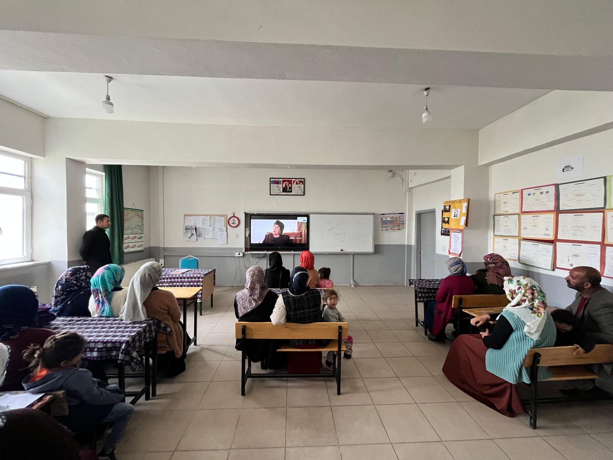 TasbasamakO's tweet photo. Velilerimizle “Okul Güvenliği” konulu bilgilendirme seminerimizi başarıyla tamamladık.
Fiziksel güvenlik, acil durum planları, zorbalık önleme ve siber güvenlik konularını ele aldık.
@tcmeb 
@agrimem
@diyadinmem
@remzi0479 https://t.co/uwwlsbVB6W